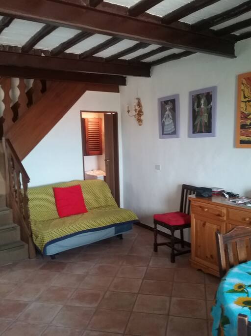 Soggiorno wc lavatrice divano letto