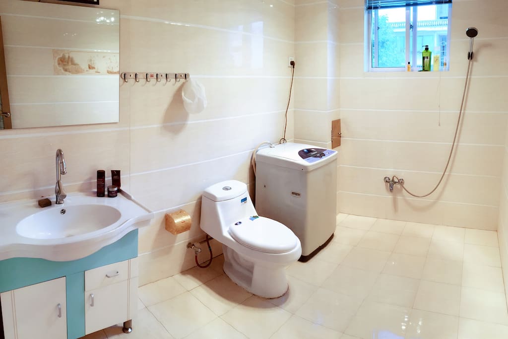 Super clean bathroom