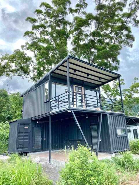 J&G House