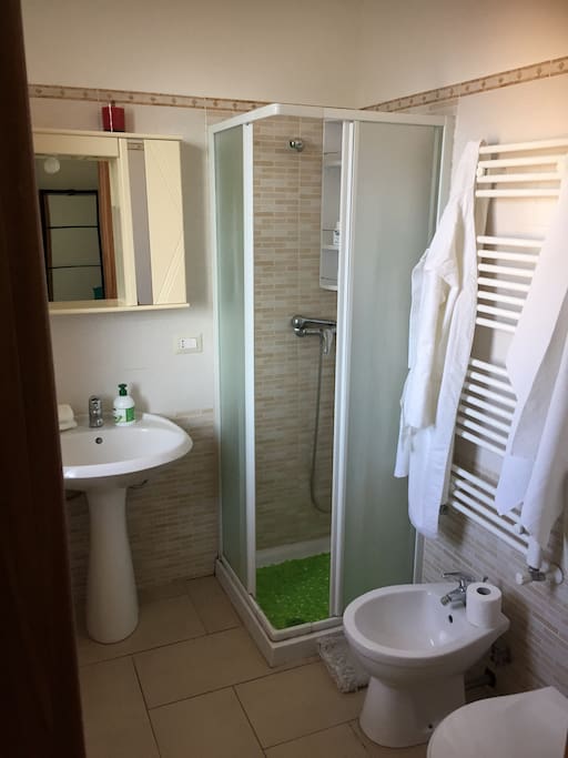 Bagno / Bathroom n. 1