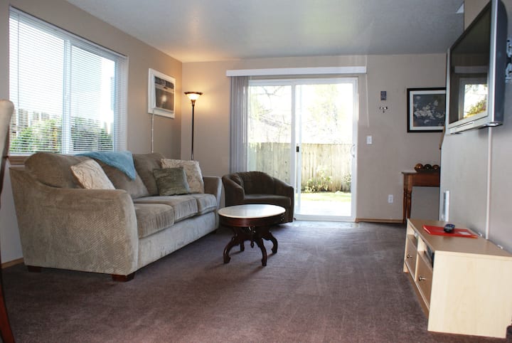 Salem's R & R Home. Daily-weekly-mid Term Stays! - Salem, OR