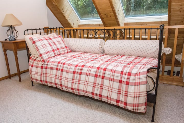 This bed is not actually in bedroom 4, but at the top of the stairs.  Day bed at the top of the stairs for the early riser or social napper.  