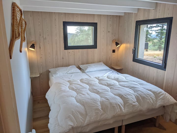 غرفة النوم الرئيسية
سرير 160x200