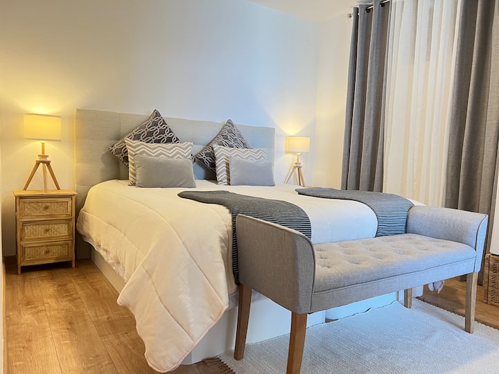 Hlavná spálňa s manželskou posteľou King 200x180