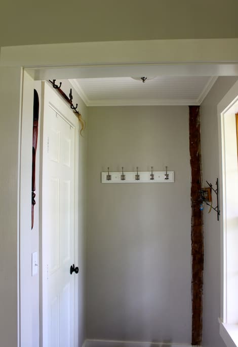 Entry Way (1st Floor)