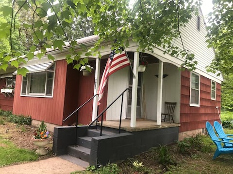 Willow Spring Cottage - Quiet and Private!