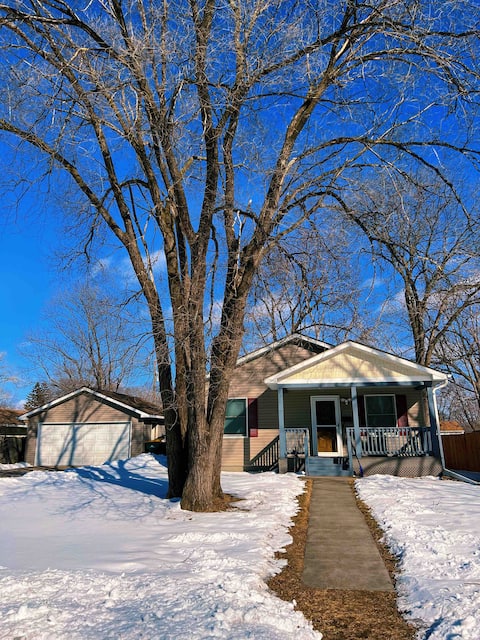 6 bedroom resident M.O.A/MSP less than 10 minutes