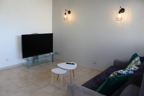 Top performing Airbnb: House with garden in the hills of Marseille in Marseille
