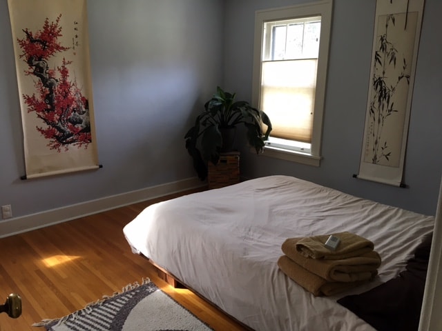 #1 picha ya chumba cha kulala cha ghorofa ya 2 na kitanda cha jukwaa