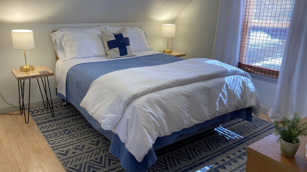 ห้องสวีทชั้นบน - เตียงควีนไซส์