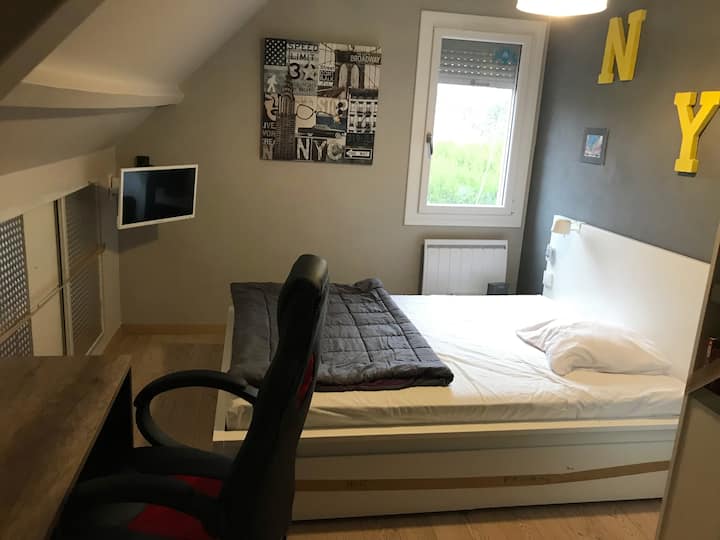 Chambre 2, Lit 140 (Dhoma 2, madhësia e krevatit 140)