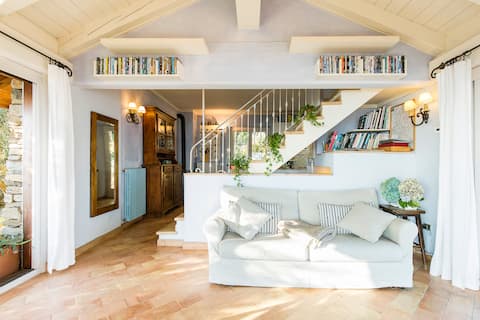 Proprietà Airbnb di successo: Picturesque, Historic Villa with Island Views a Stresa