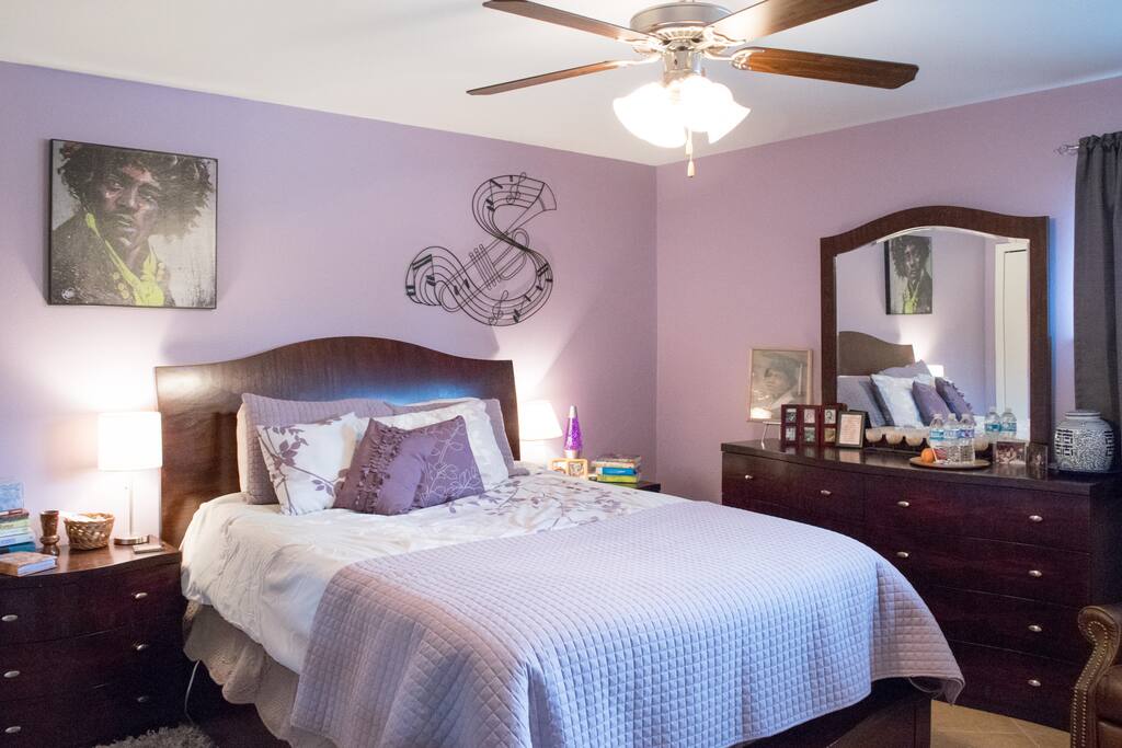 Queen size bed.