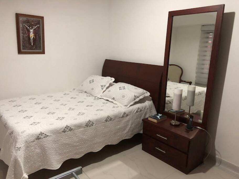 Habitación con cama queen