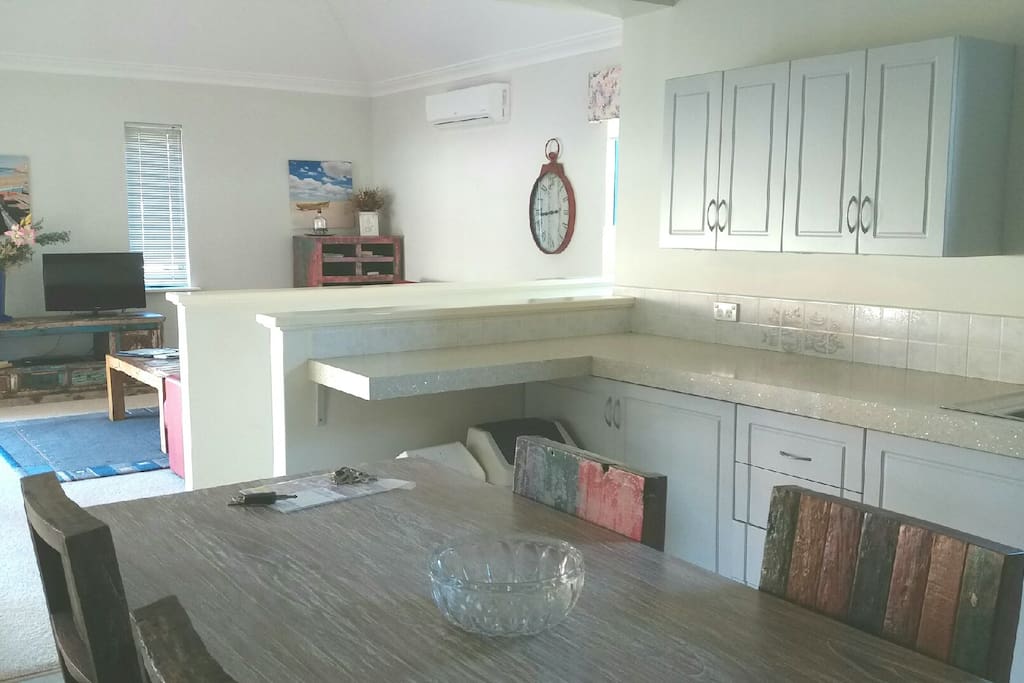Kitchen Lounge