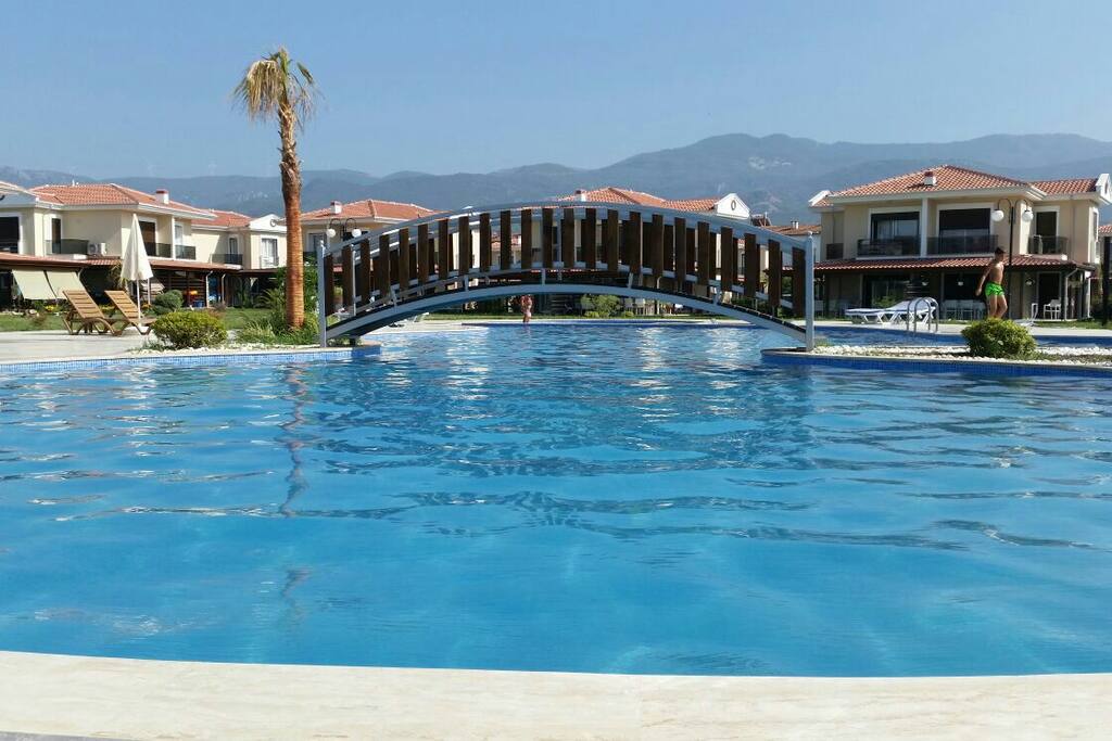 Grosser Pool