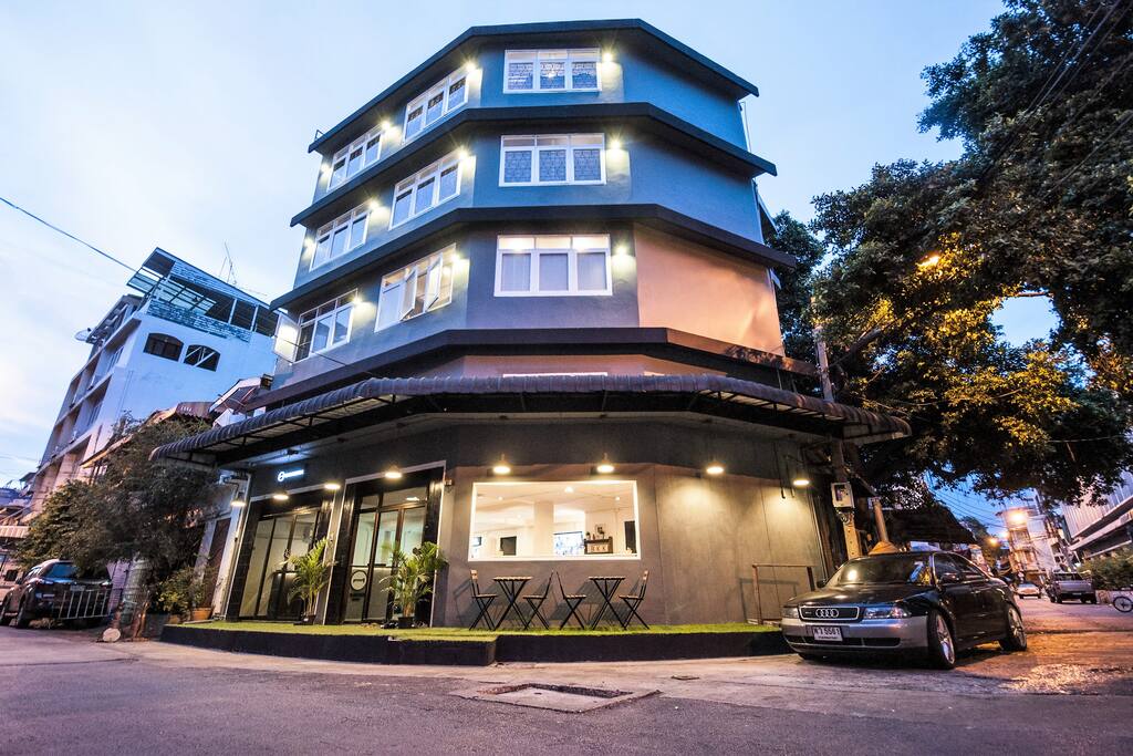 Oh Bangkok Hostel! We're on the corner :)