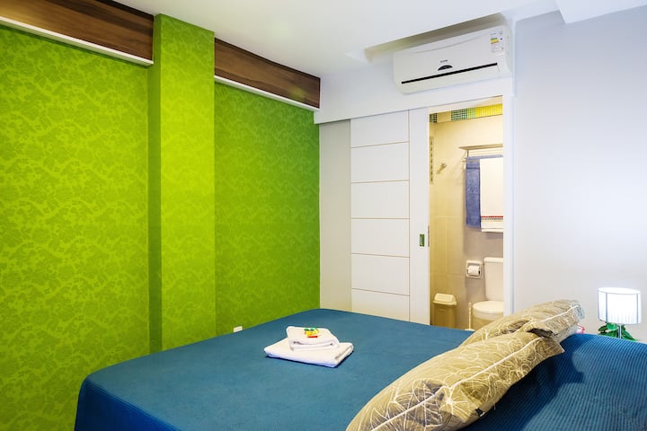 带空调和双人床的套房（独立卫生间）

（询问单人床选项）