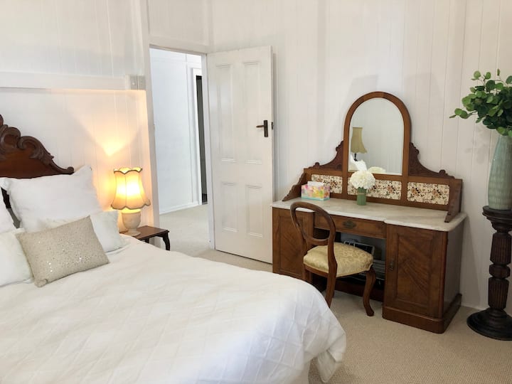 TOP LEVEL - SECOND BEDROOM