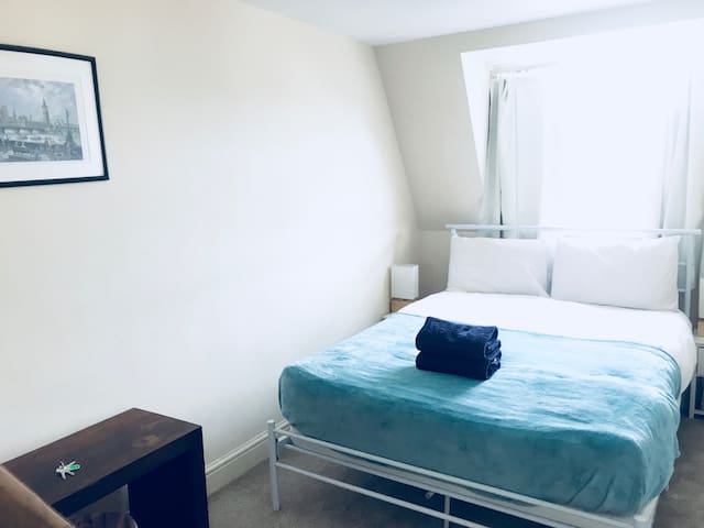 2 minutes Walk to Big Ben Lovely Double Room