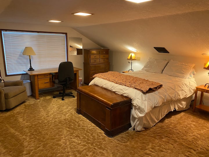 غرفة نوم في الطابق العلوي 