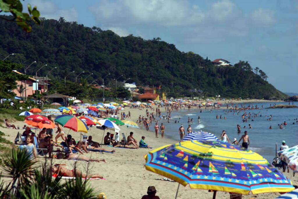 Praia do Quilombo a 150 m do apartamento