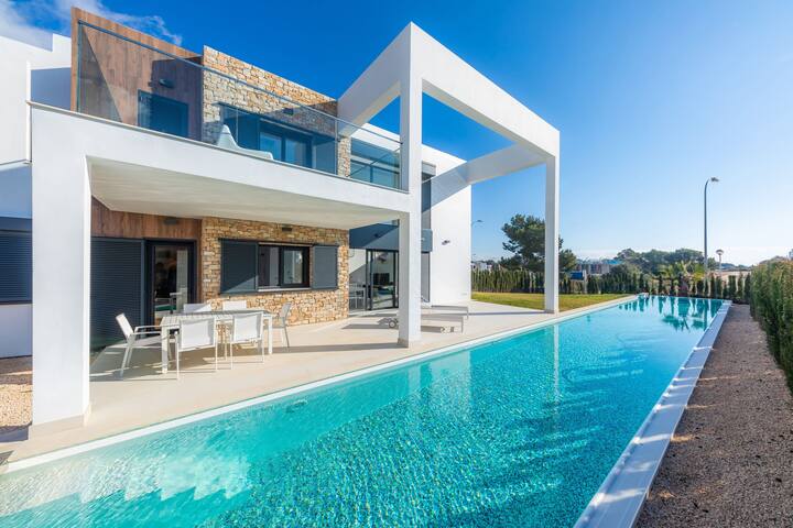 Mit Moderner Architektur Und Langem Pool Finca Sofie Villen Zur Miete In Cala Murada Spanien