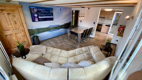 “Unique lake & mountain view, 1st floor apartment”
