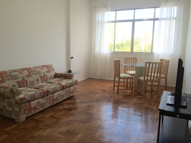 MARAVILHOSO 2 QUARTOS NO LEBLON.