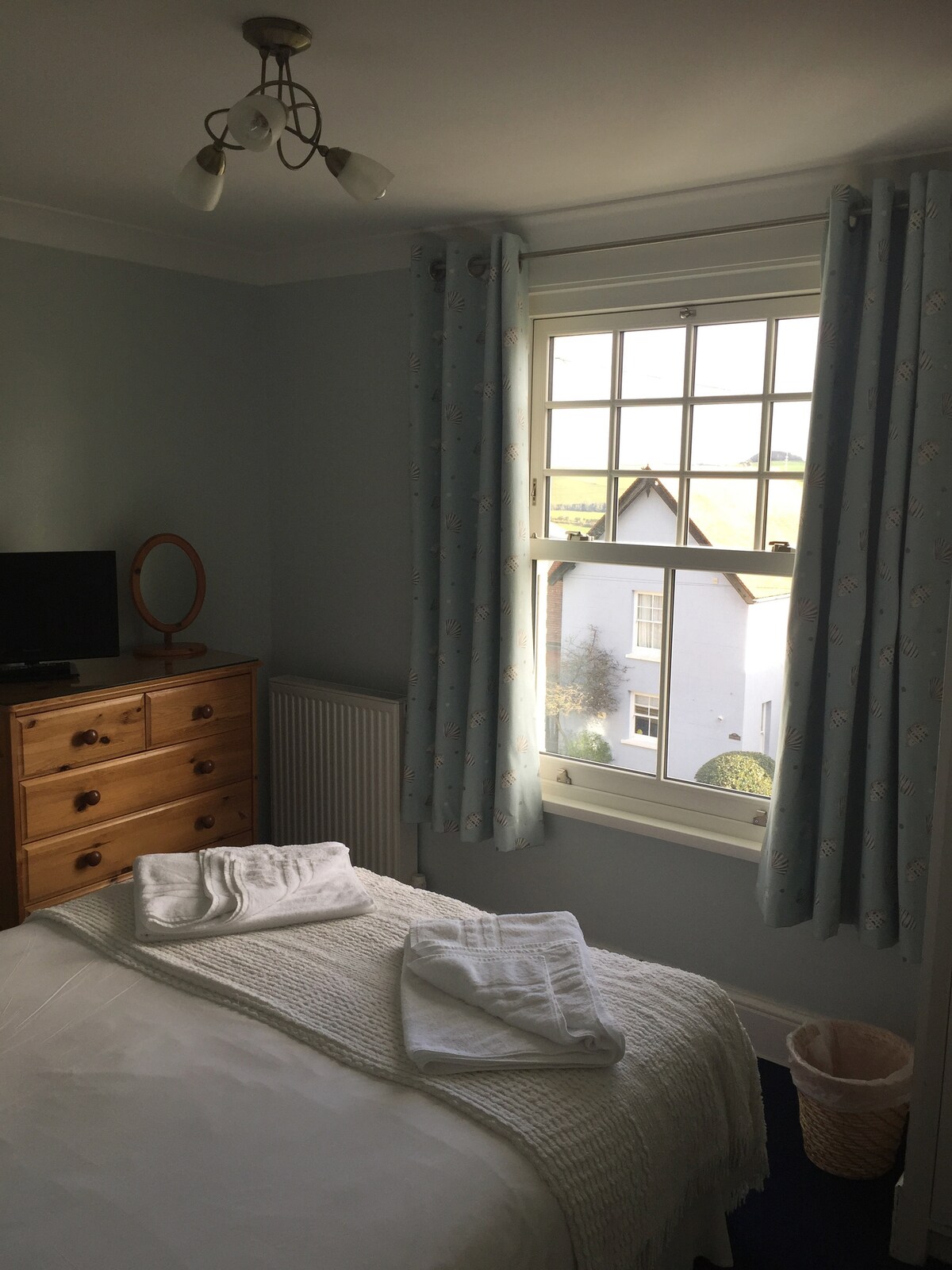 חדר שינה כפול עם נוף לנחל