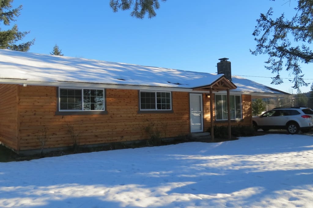 Clean & private 1250sf home within Randle East community that includes school & church. Reviews say "quiet!"