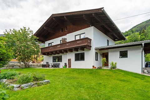 Chalet Bramberg near Ski Slopes