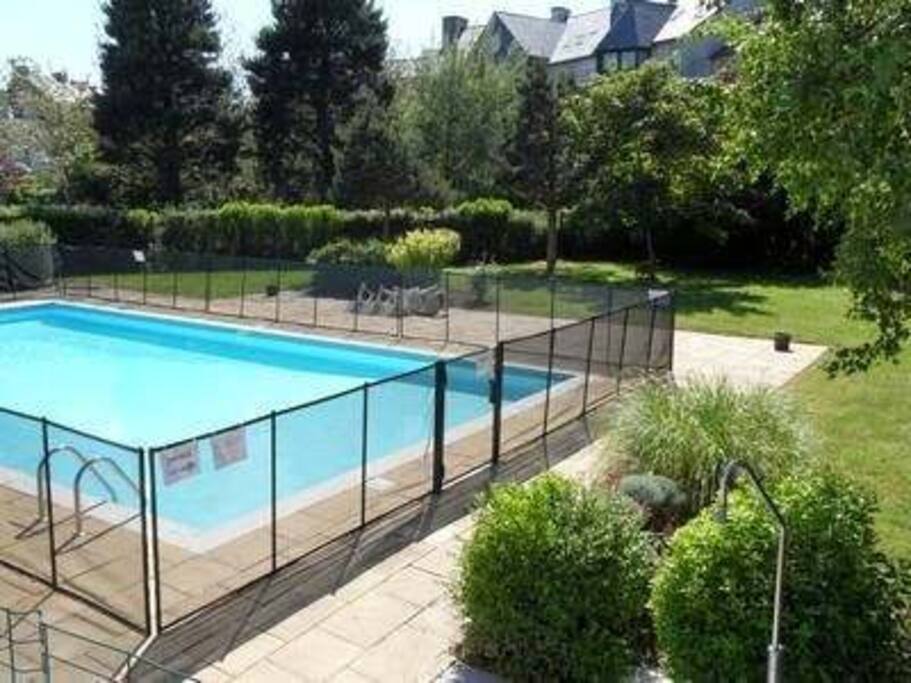 Piscine réservée à la résidence