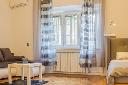 NEW Apartment Walking Distance to Main Square
