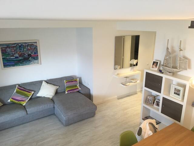 Stunning 2 level appartment with sea views gallery image 2