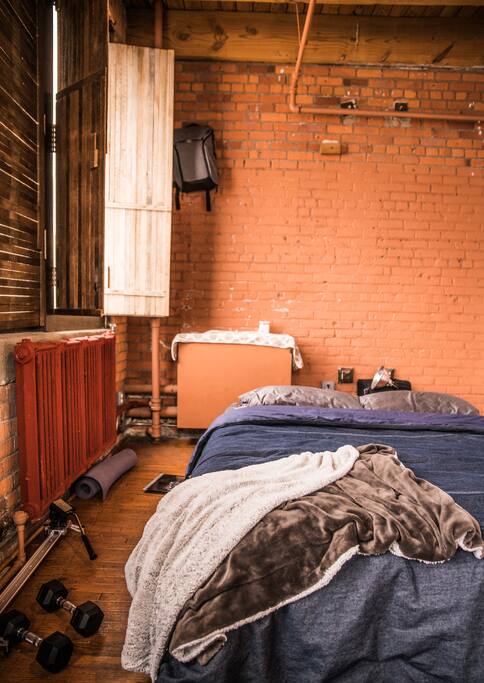 Clean bedsheets, comforter, and towels.