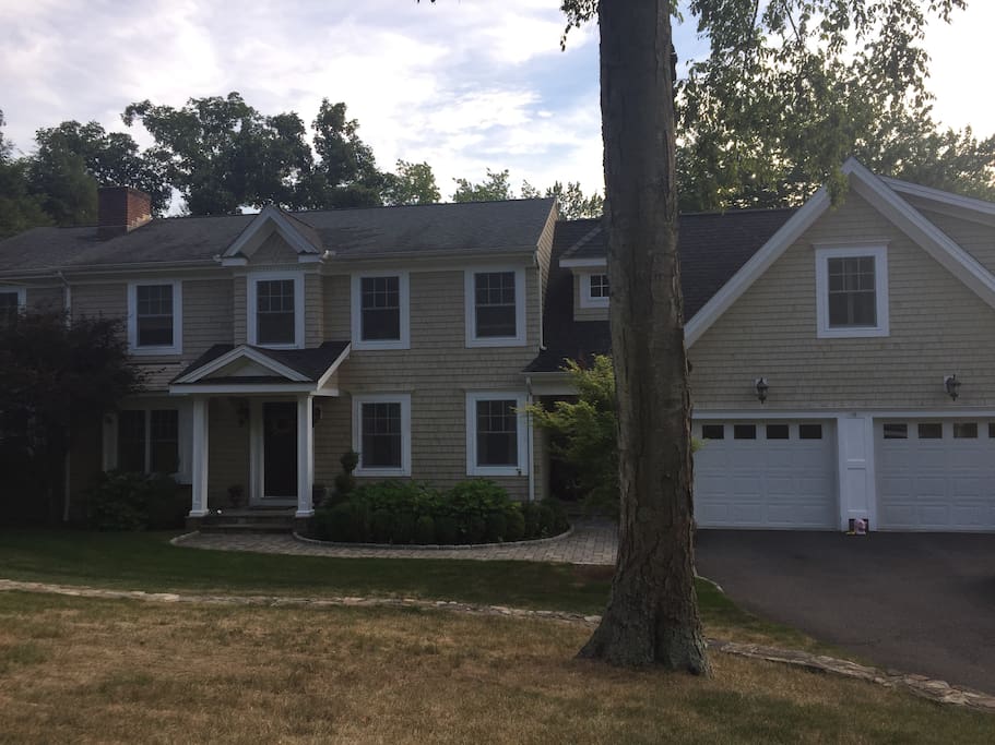 5BR retreat on quiet street