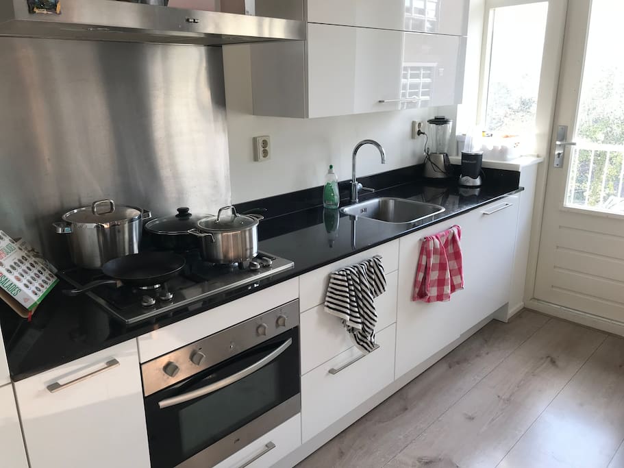 Kitchen with gaspits, oven, microwave and dishwasher
