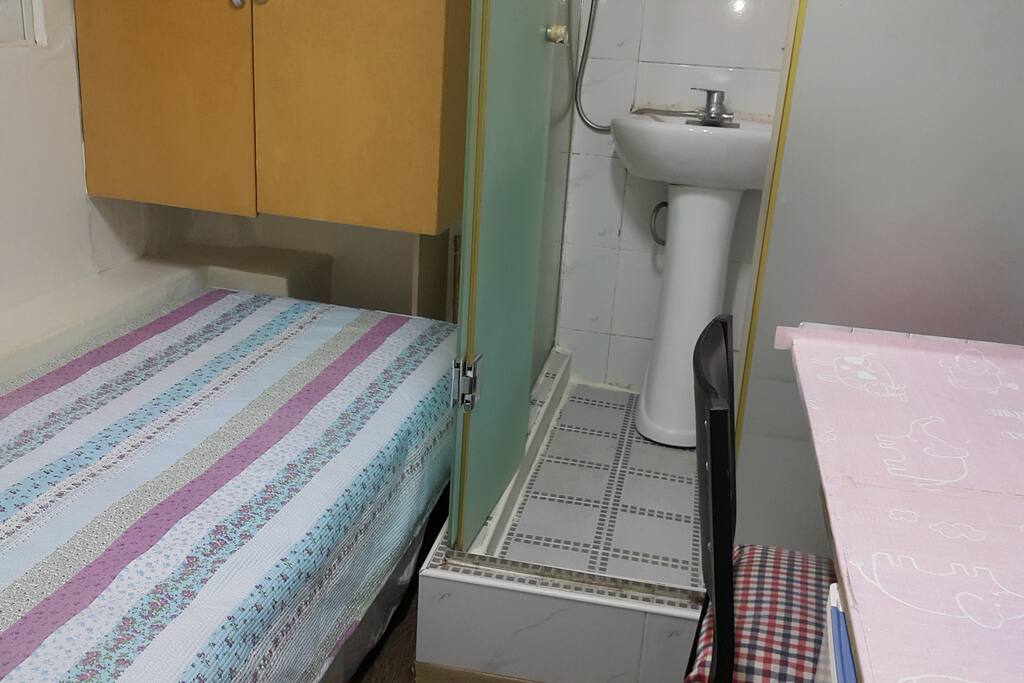 미니원룸형입니다. It is a mini studio type. 옷장, 침대 Closet, bed
