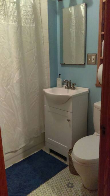 A small get down to business bathroom. But it does the job.