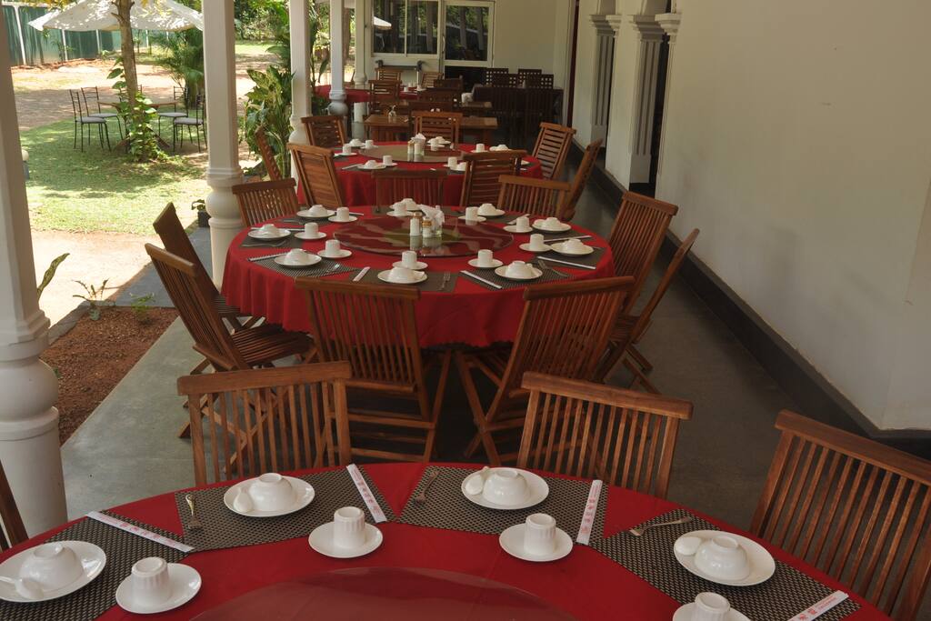 Restaurant 100 people can be accommodated at a time