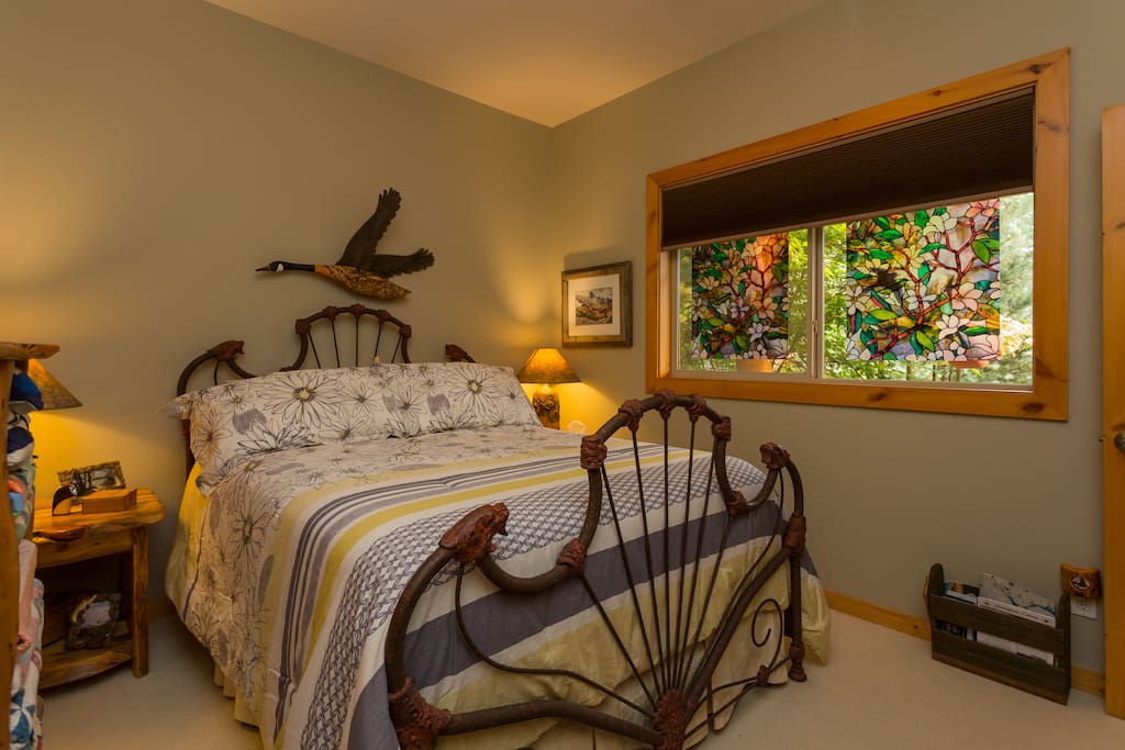 Main bedroom Queen bed