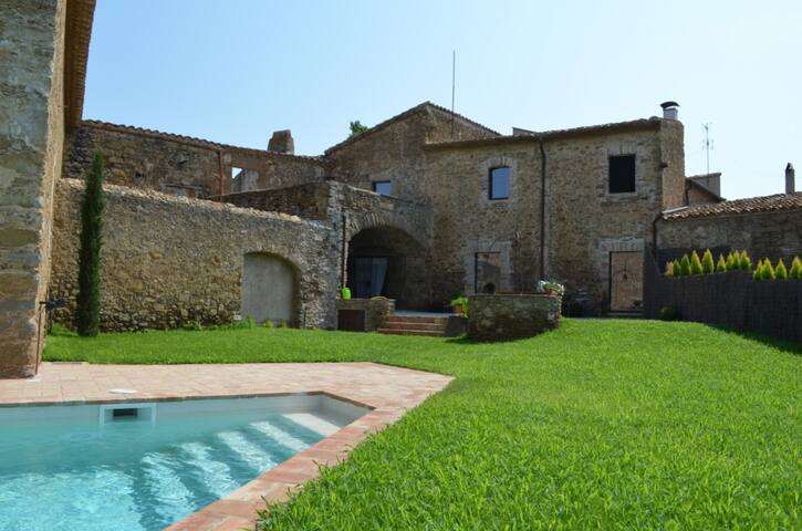 Masía del S.XVI con piscina y jardín en Ullastret gallery image 5