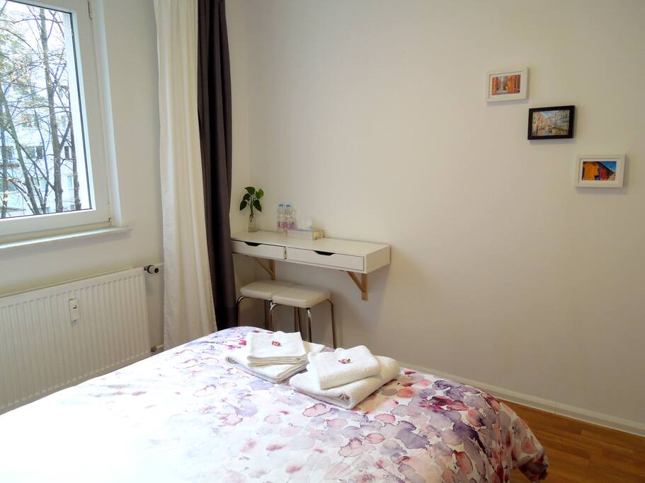 Towels are also available.
(Room's pictures were taken on rainy day.)
