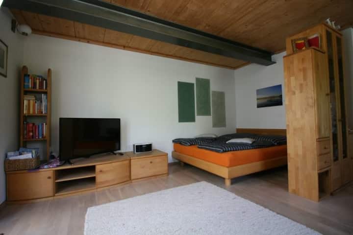 מיטה נוחה עם הזדמנות לשמש בבוקר