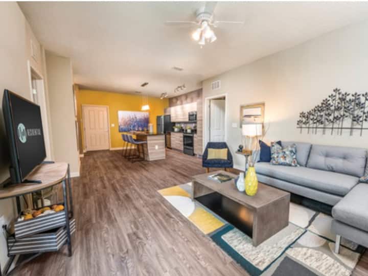 2BR/2BA with hotel like amenities in Clearwater
