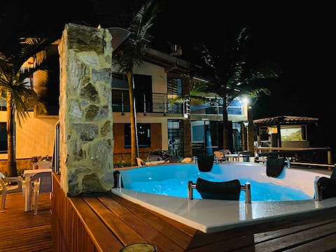 Lux Guatapé Lakeside Retreat: 2 Cabins & 2 Jacuzzi