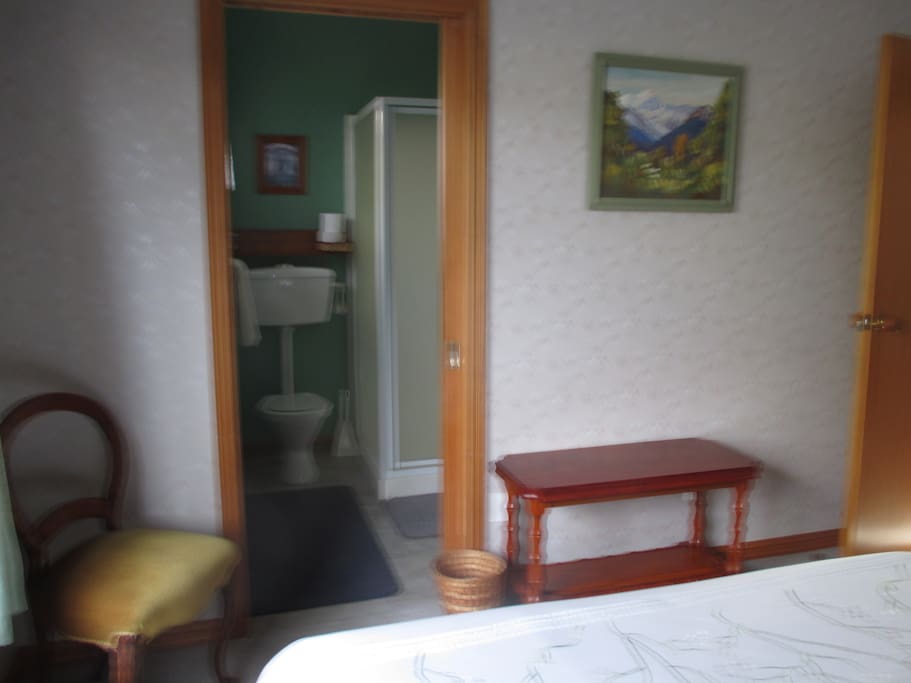 Entrance to ensuite from bedroom.