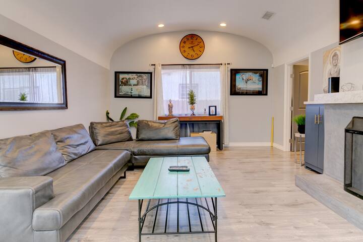 LUXE | MillionDollar House+GuestHouse close to LAX gallery image 5