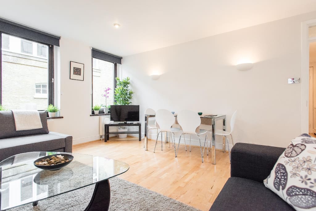 Large lounge with comfortable furniture, large bright windows, and view into Covent Garden, free digital TV